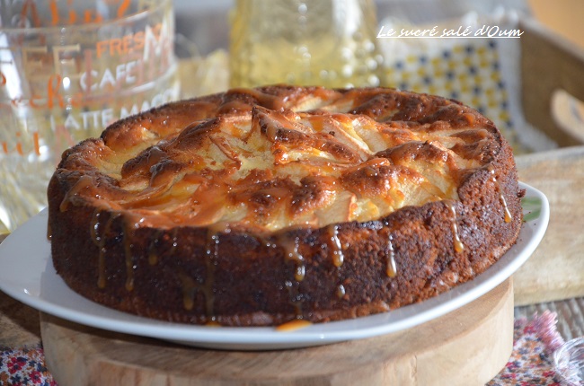 gâteau au yaourt pommes et caramel beurre salé